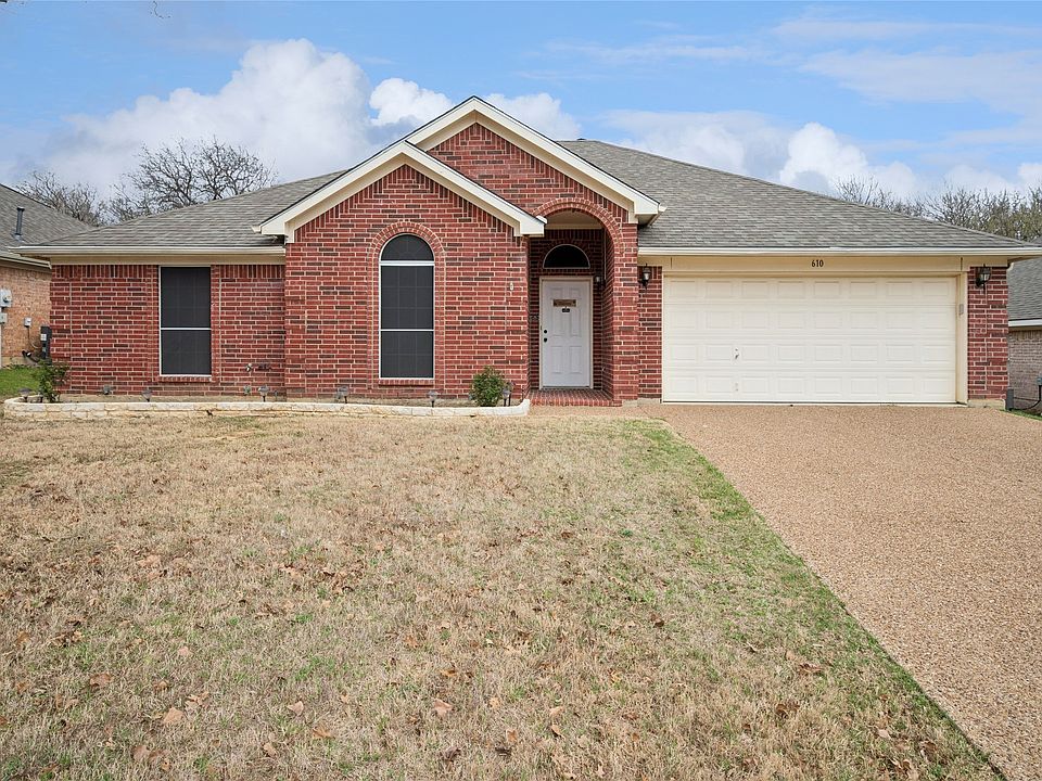 1st image of 610 Everglade Dr