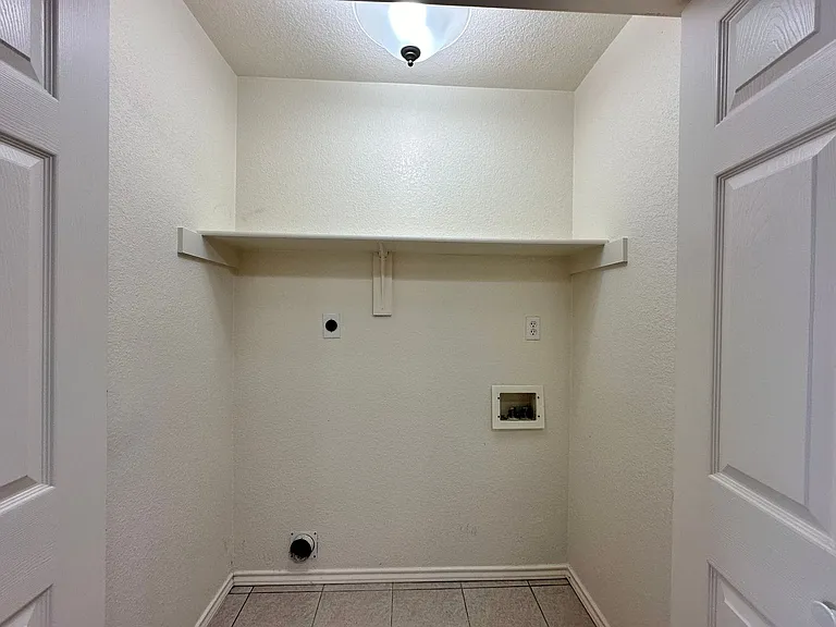 5007 John David Dr — Photo 10