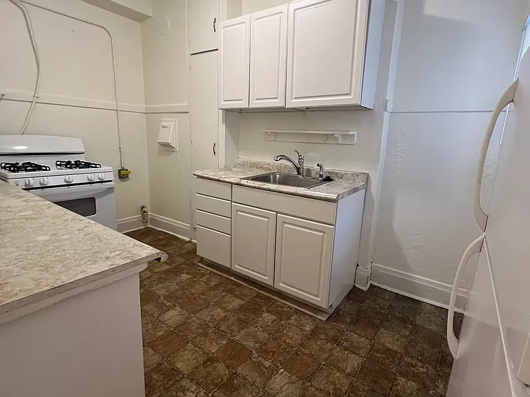 103 S 49th Ave #17 — Photo 8