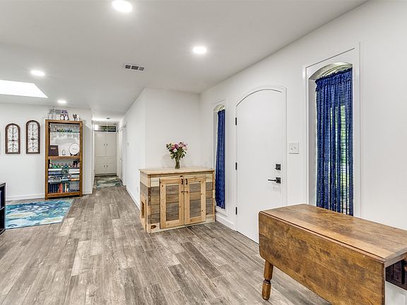4th image of 9038 Flicker Ln