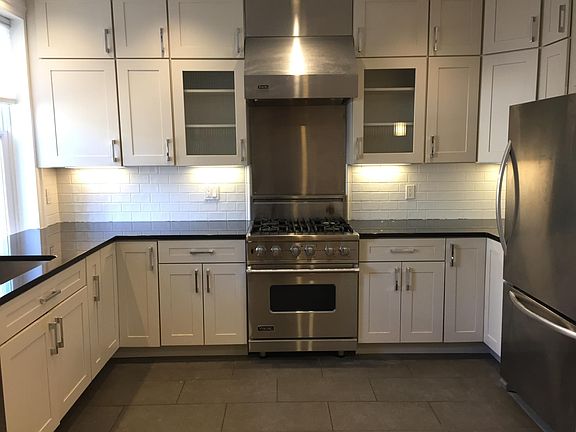Kitchen w/Viking Gas Range