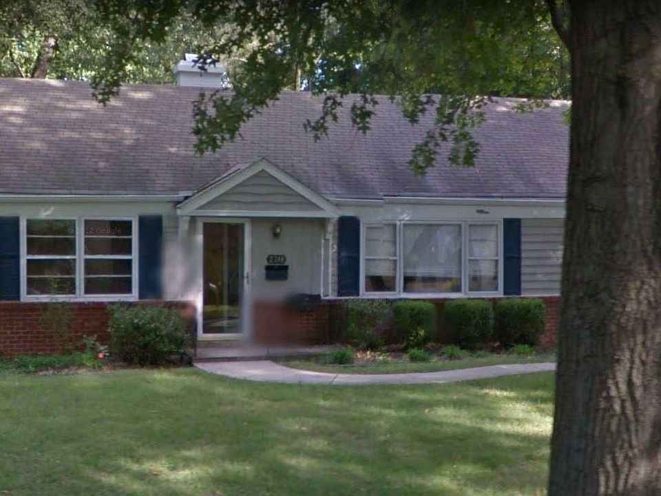 2318 W 79th St PV KS 2BR 2BA 1CAR