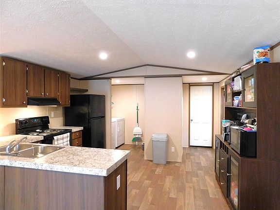 3rd image of 115 Smith Hl