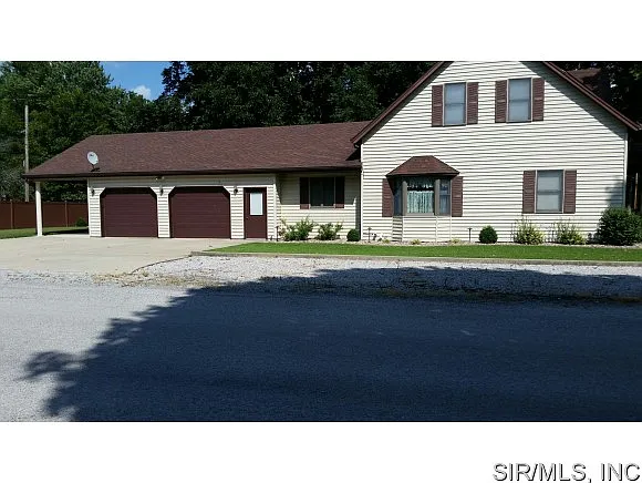 1091 Mulliken St photo 1