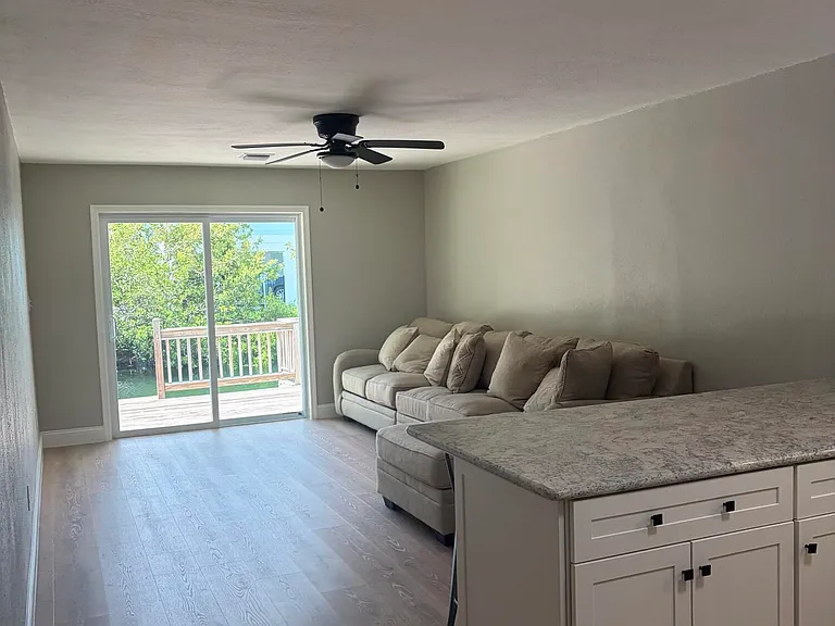 21074 Hamilton Ave — Photo 3