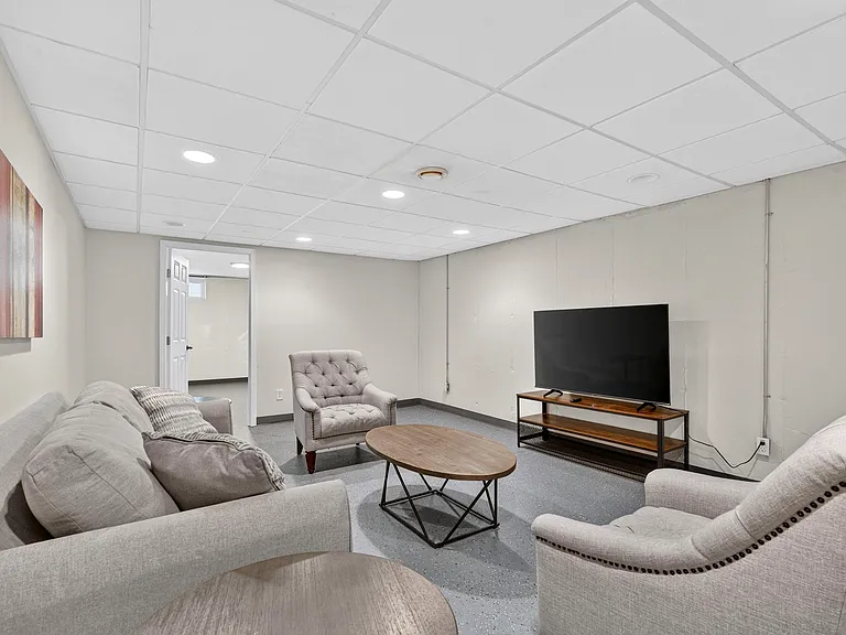 615 Loyola Dr — Photo 41