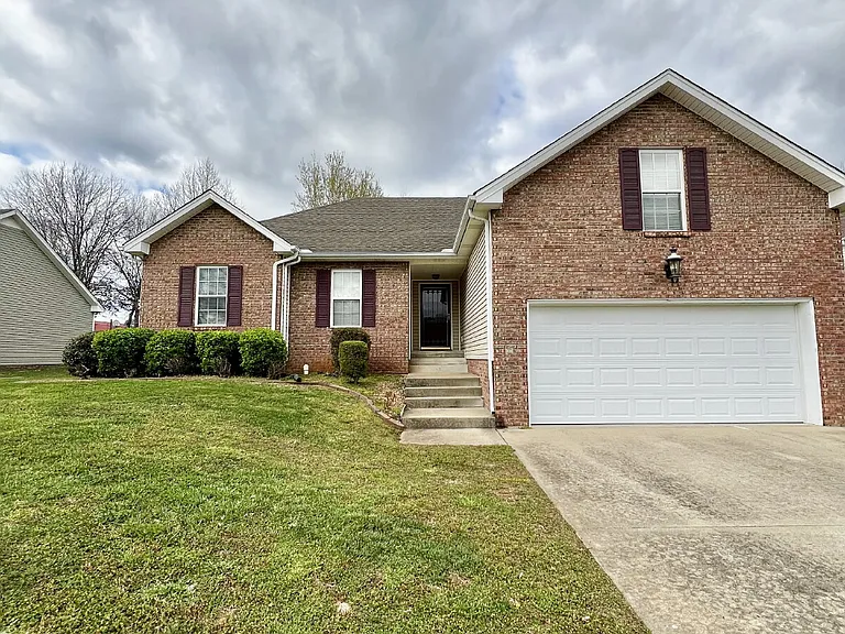 3427 Poplar Hl — Photo 2