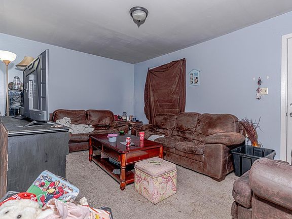 4th image of 1837 Rosemond Ave
