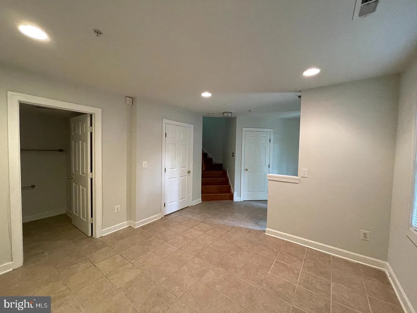 4 bed, 3.5 bath, 1900 sqft, $4,000 — Photo 4