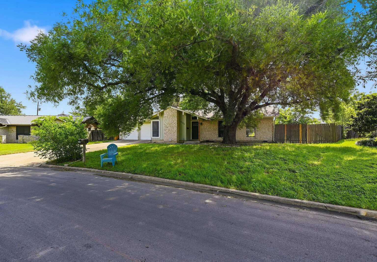3 bed, 2.0 bath, 1415 sqft, $2,500 — Photo 4