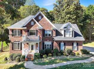 4925 Brookridge Dr NE, Hickory, NC 28601