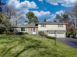 68 Hillcrest Dr, Penfield, NY 14526