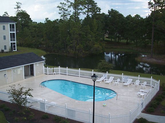 Overlooks Community Pool 