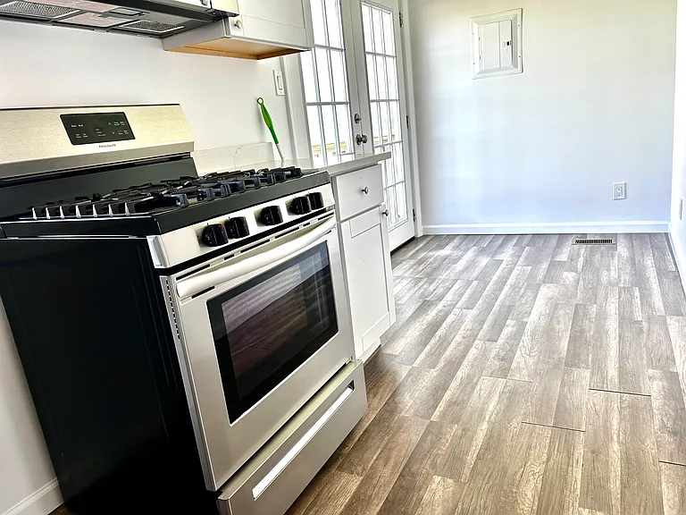 949 W Beech St — Photo 20
