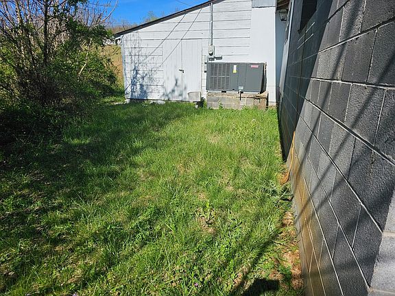 3rd image of 656 Rock Hill Rd