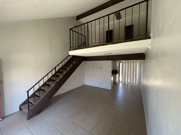 944 Greenfield Ave, Hanford, CA 93230