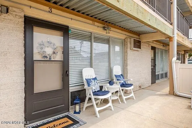 2 bed, 741 sqft, $2,200 — Photo 2
