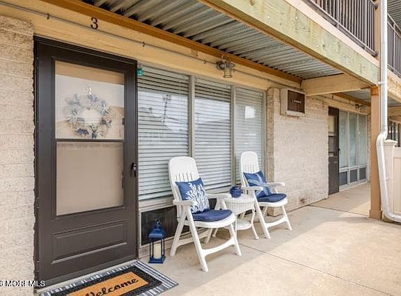 2nd image of 1810 Boulevard