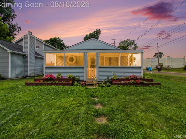 4512 Treadwell St, Wayne, MI 48184