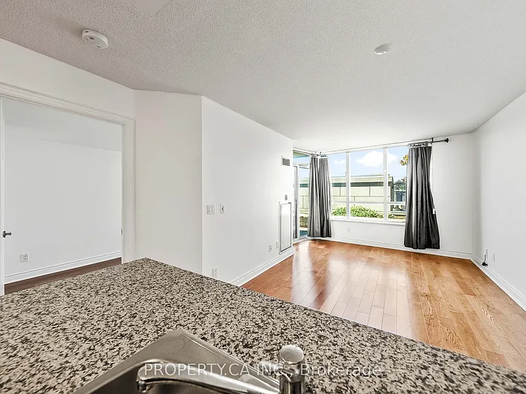 15 Greenview Ave #309 — Photo 6