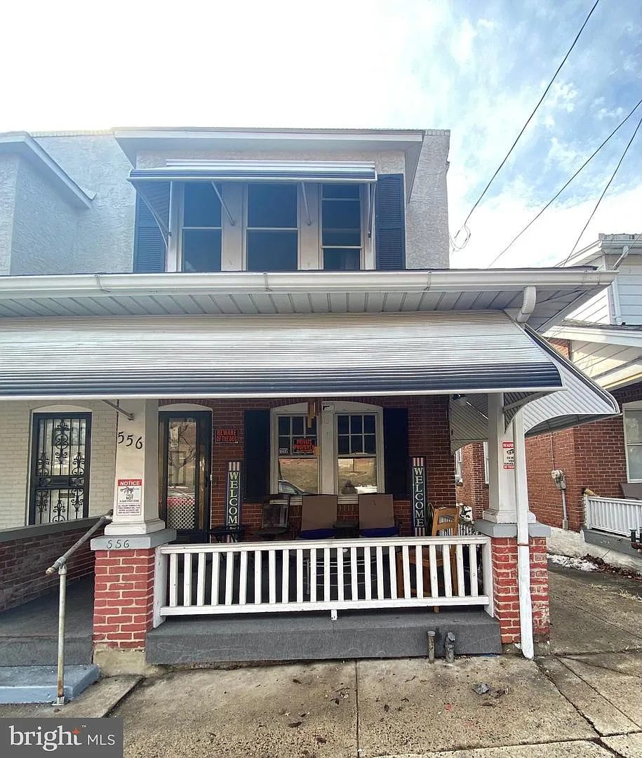 556 Beech St photo 1