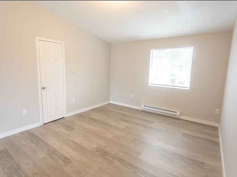 Montclair Apartments — Photo 6