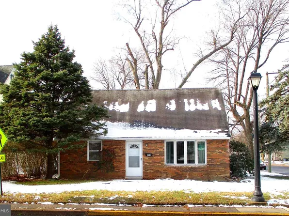 204 S Pine St, Langhorne, PA 19047