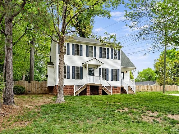 2nd image of 8594 Woodlake Dr