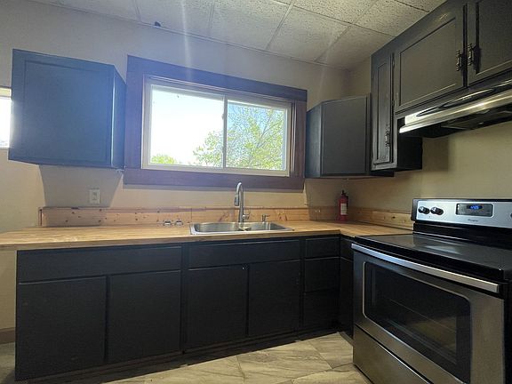 3rd image of 420 College St APT C