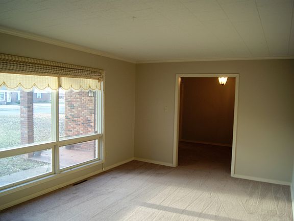 5th image of 810 Betty Lynn St