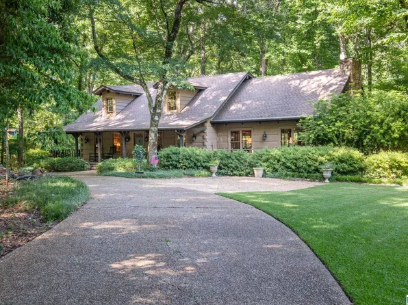 8484 Chelsea Rd, Columbiana, AL 35051