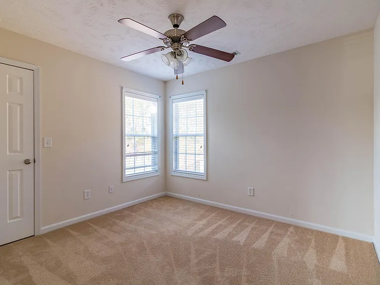 153 Louie Ln — Photo 14