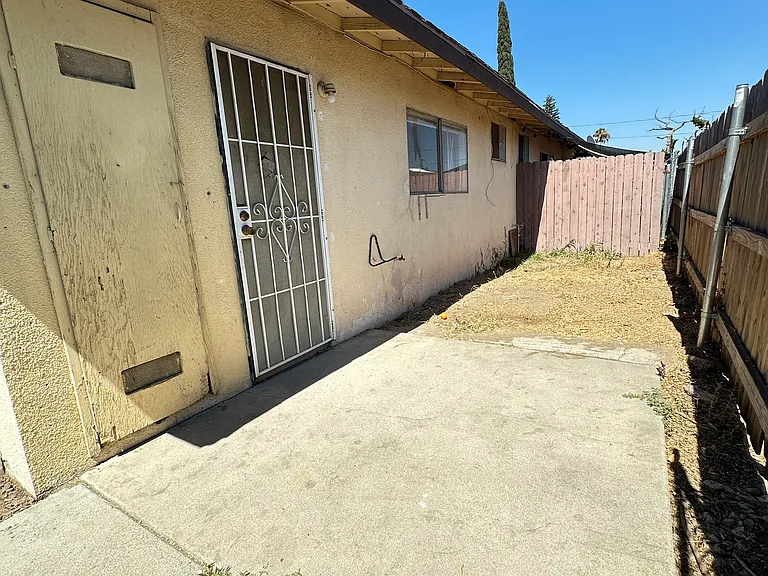 1554 W Ramona Dr #B — Photo 13