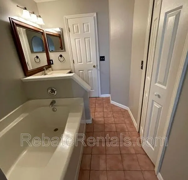 10538 Lantana Lakes Dr N — Photo 11
