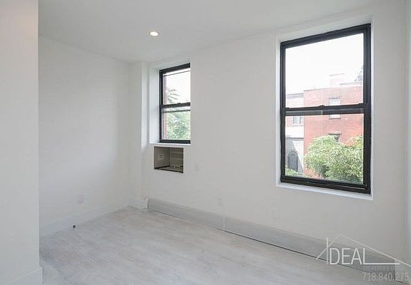2nd image of 220 Kosciusko St #2E