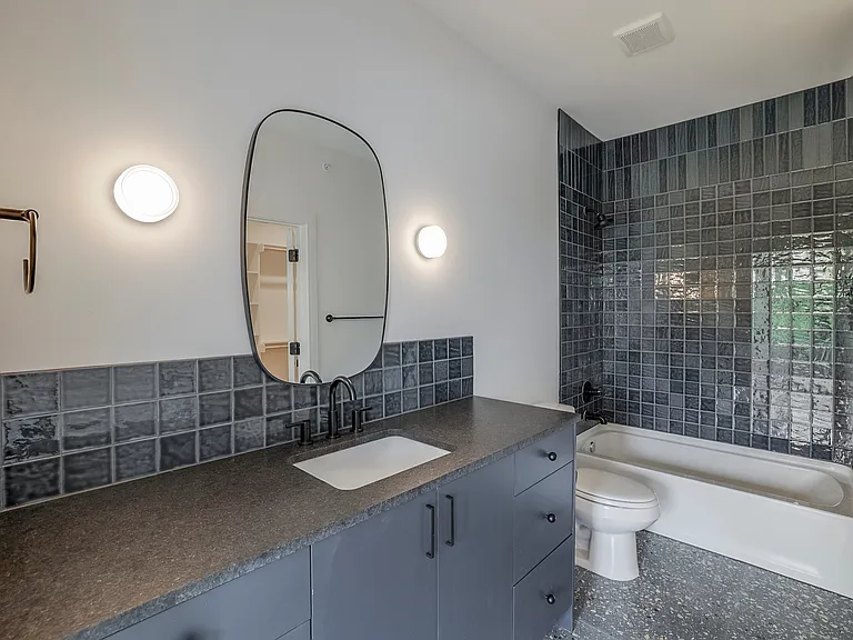 309 W Daggett Ave #205 — Photo 9