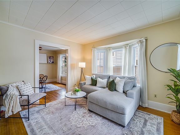 3rd image of 396-400 Hazelwood Ter