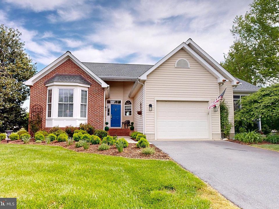 1st image of 28504 Clubhouse Dr