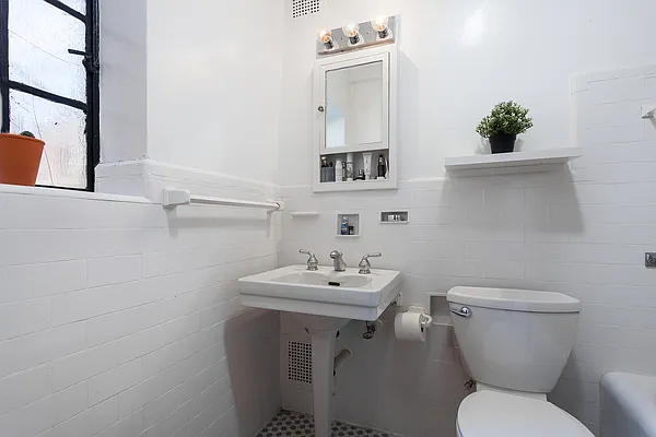 Rented by Oxford Property Group | media 8