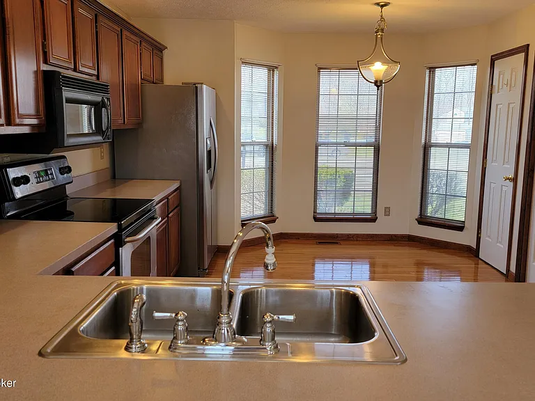 10313 Chimney Ridge Ct — Photo 9