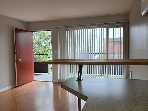 2nd image of 224 Bellevue Ave E APT 9