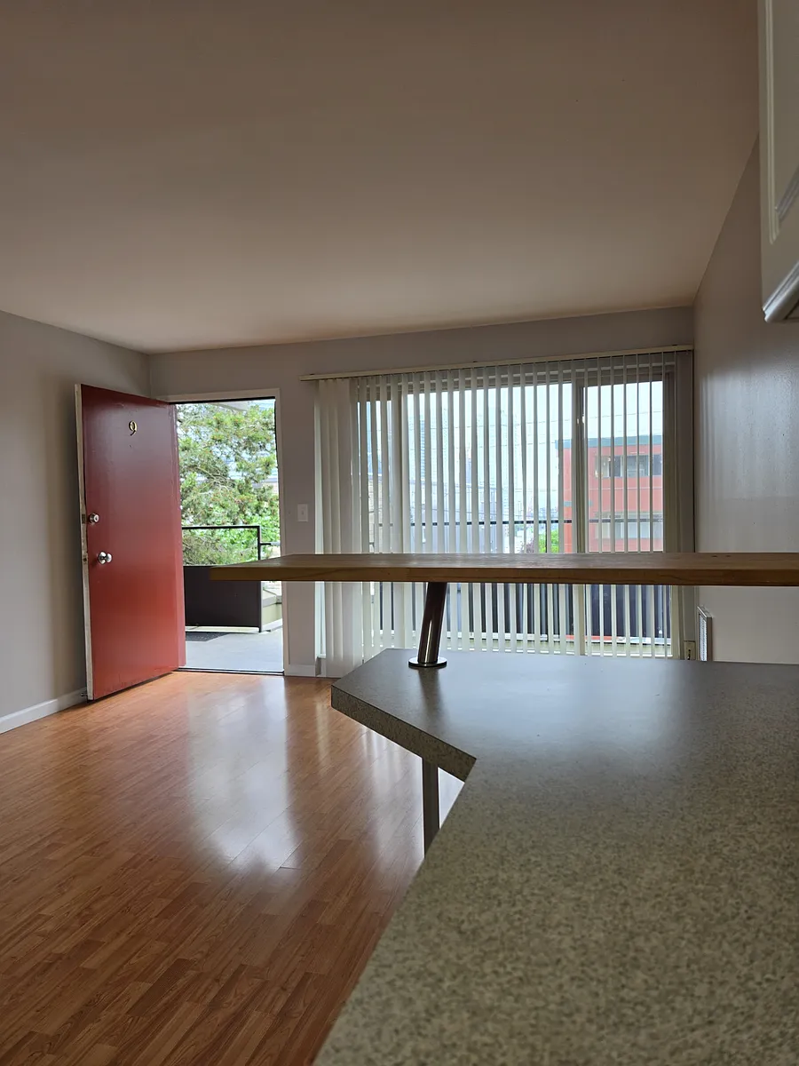 Building Photo - 224 Bellevue Ave E #9