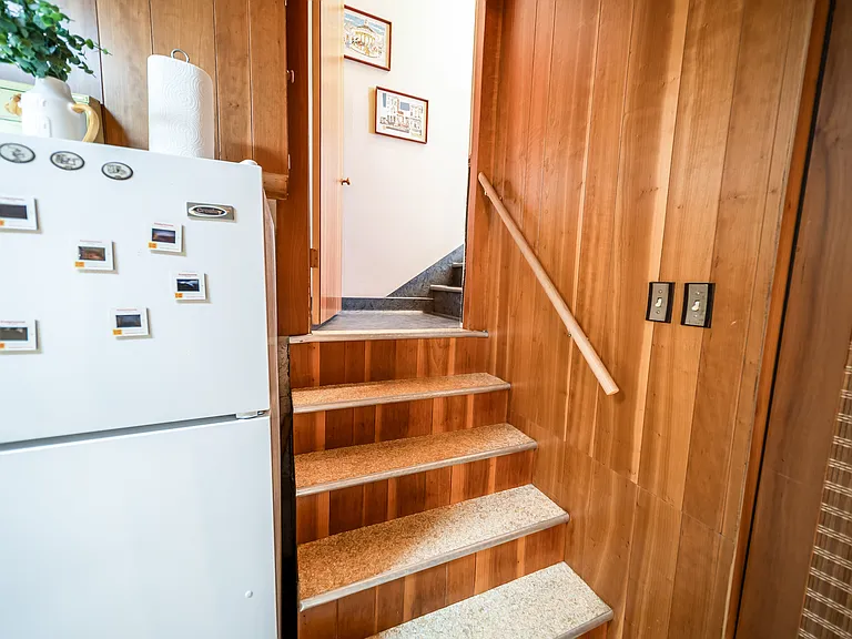 675 E 300 N — Photo 20