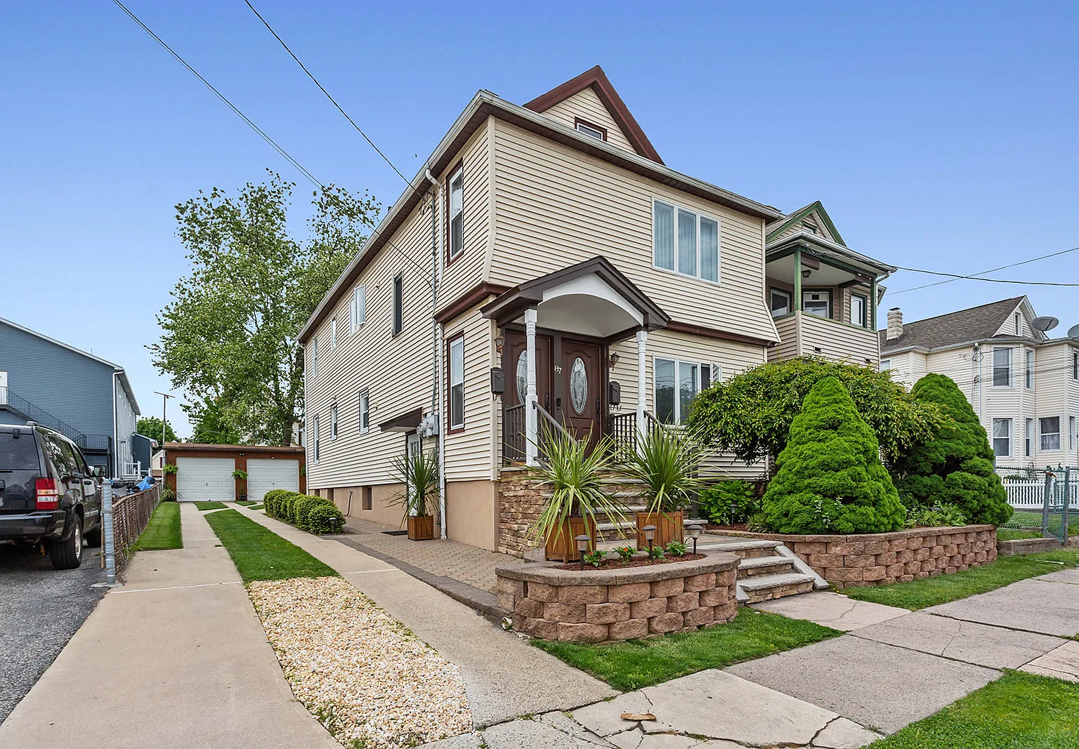 3 bed, $2,550 — Photo 1
