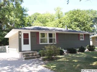 4 N Carolina Ct, Mason City, IA 50401
