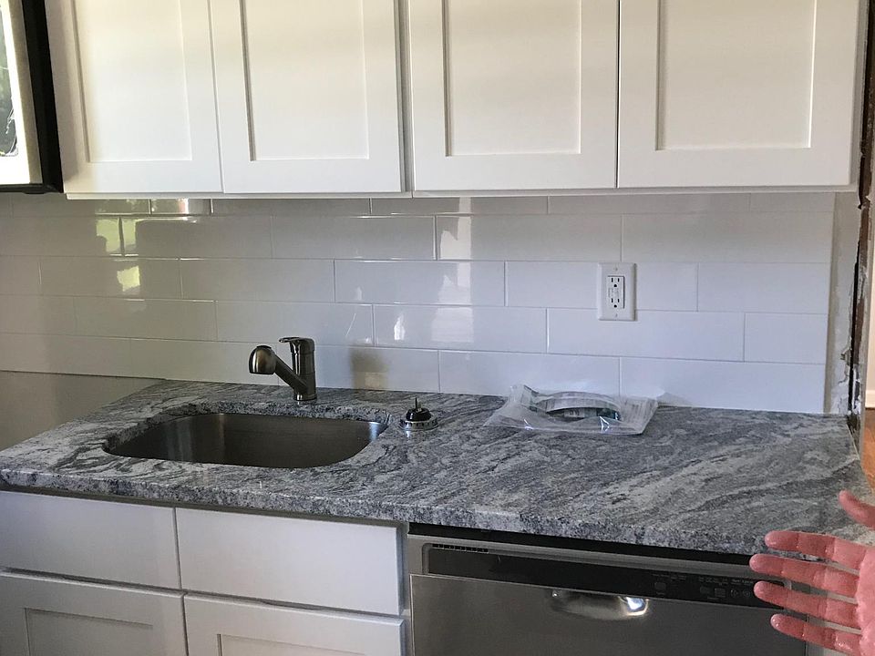 stunning Modern Kitchen with stainless steel appliances!!