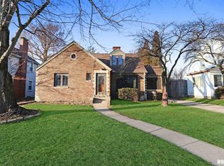 911 W Stratford Dr, Peoria, IL 61614