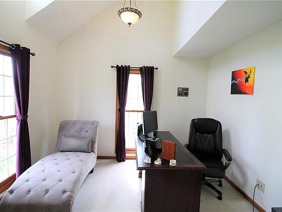5th image of 906 Lawrence Dr