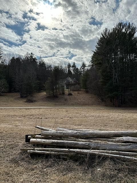2nd image of 147 Cornwall Hollow Rd