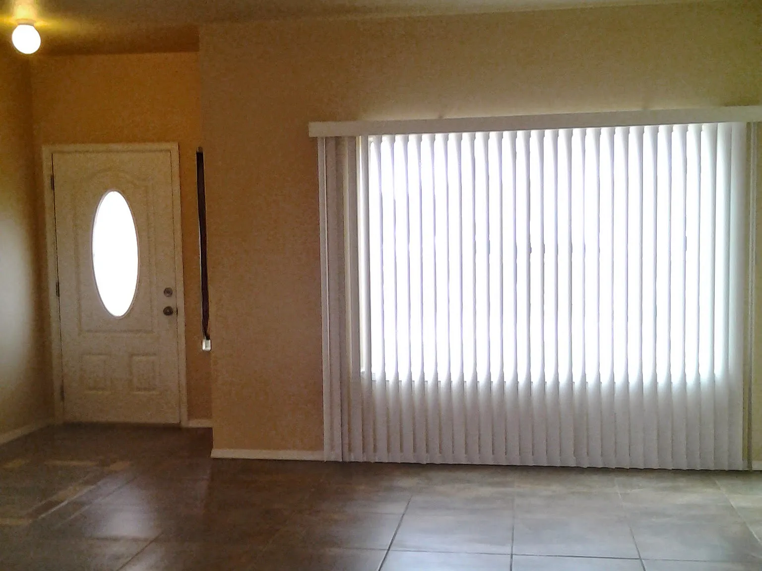 3 bed, 1600 sqft, $1,500 — Photo 2